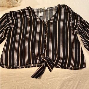 Maurices Black and Tan Crop Tie Front Blouse